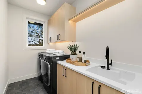 3032 NE Blakeley Street Seattle WA 98105
