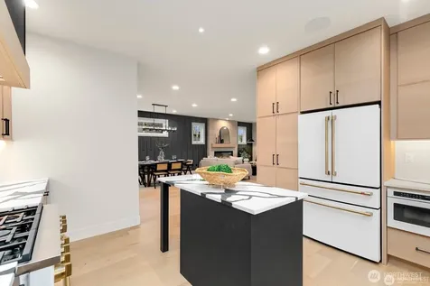 3032 NE Blakeley Street Seattle WA 98105
