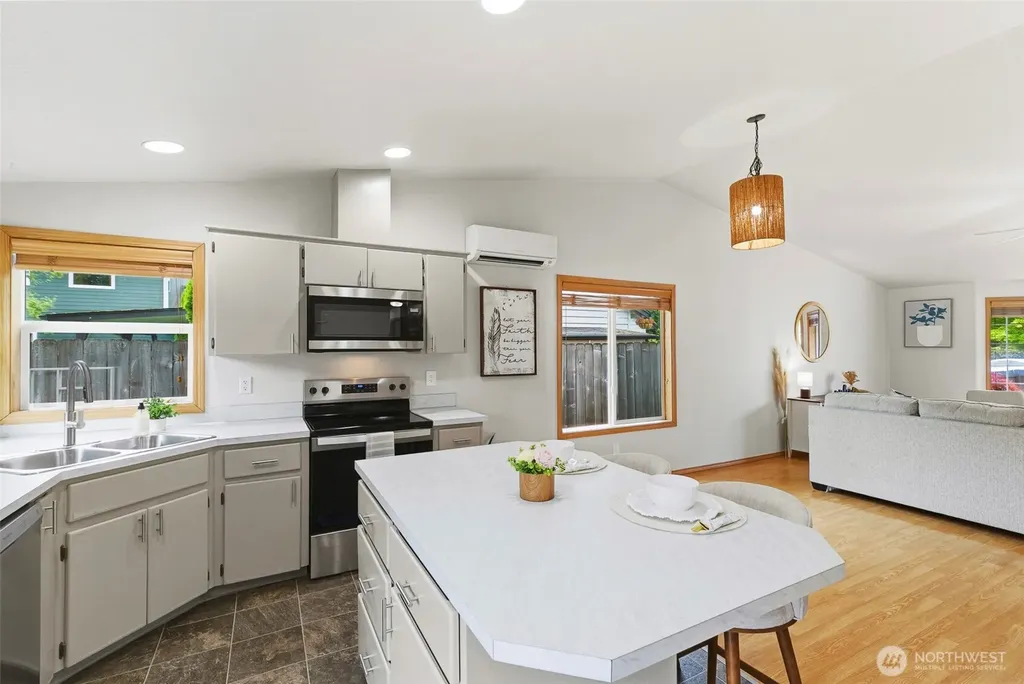 106 Balboa Loop Kelso WA 98626