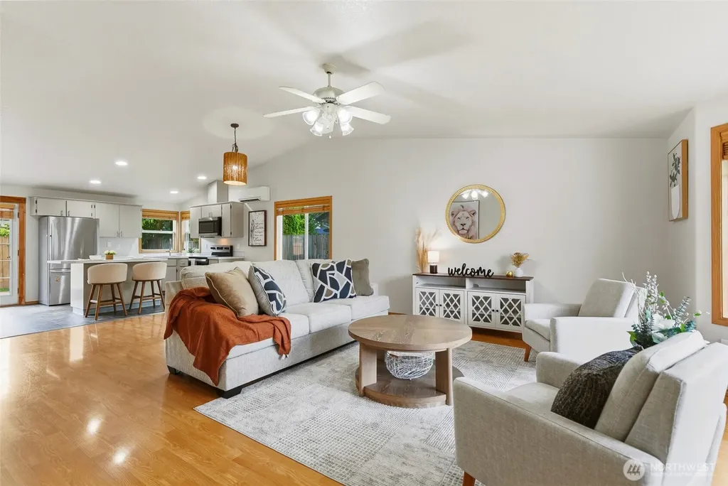 106 Balboa Loop Kelso WA 98626