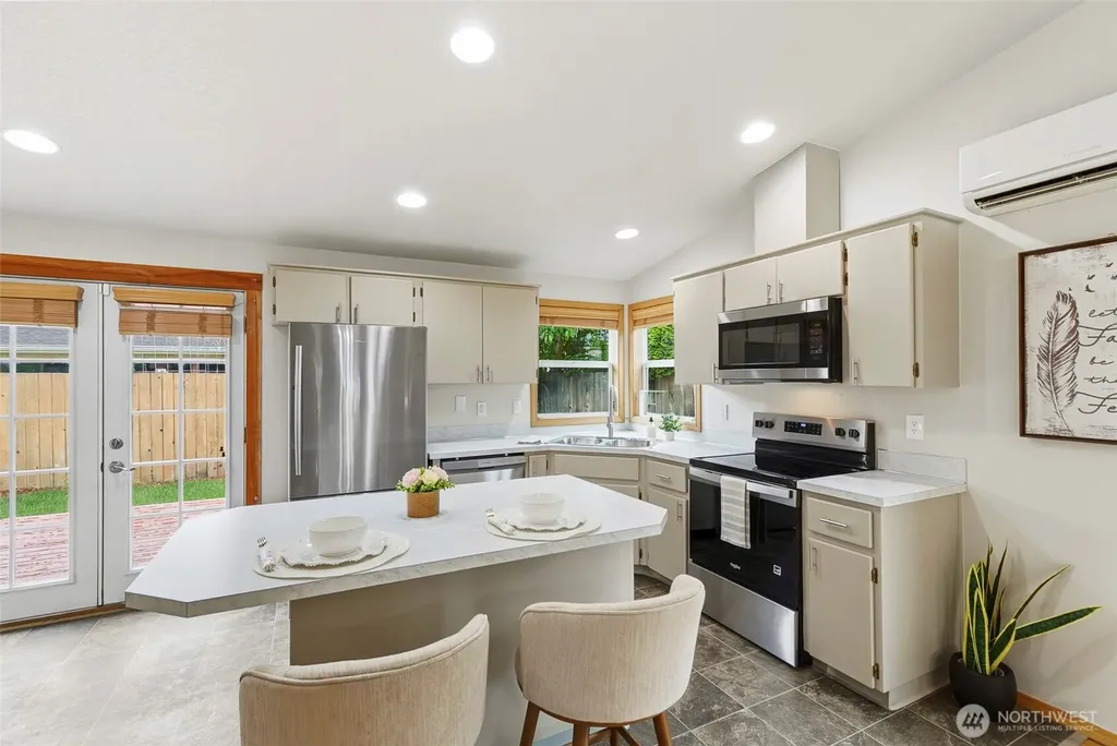 106 Balboa Loop Kelso WA 98626