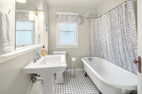 7025 23rd Avenue NW Seattle WA 98117