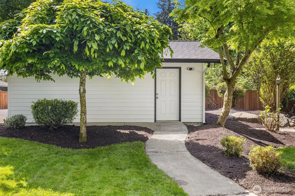 121 W Winesap Road Bothell WA 98012