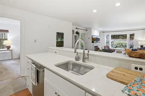215 20th Avenue E Seattle WA 98112