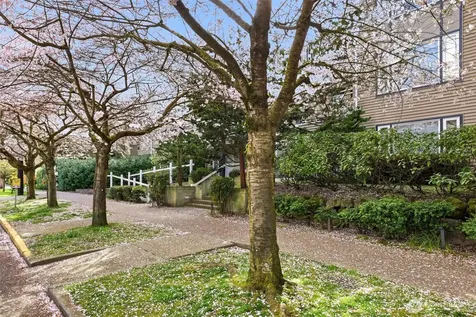 215 20th Avenue E Seattle WA 98112