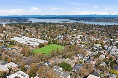 215 20th Avenue E Seattle WA 98112