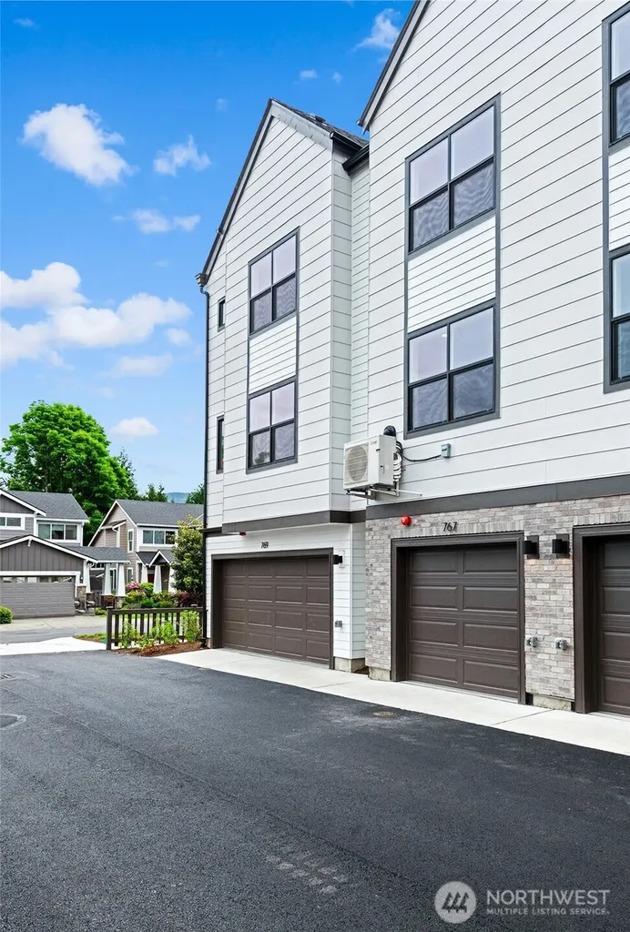 767 7th Avenue NW Issaquah WA 98027