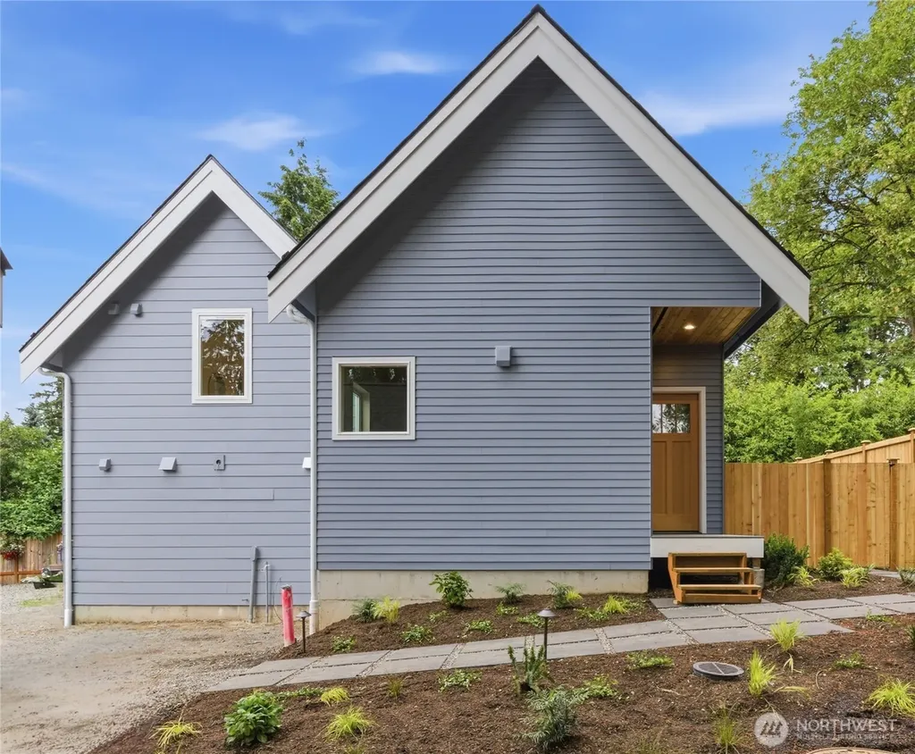 11737 40th Avenue NE Seattle WA 98125