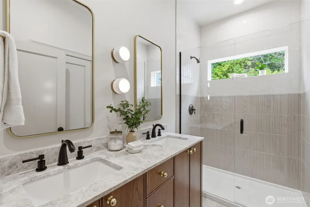 11737 40th Avenue NE Seattle WA 98125
