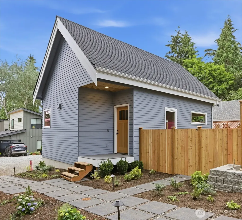 11737 40th Avenue NE Seattle WA 98125