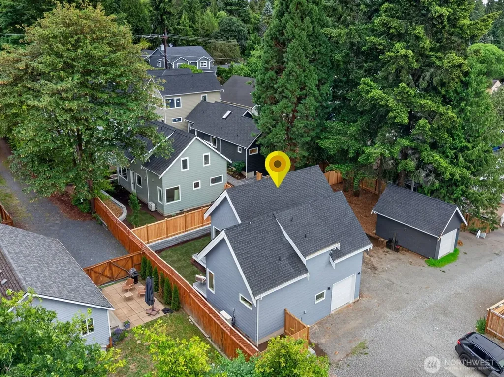 11737 40th Avenue NE Seattle WA 98125