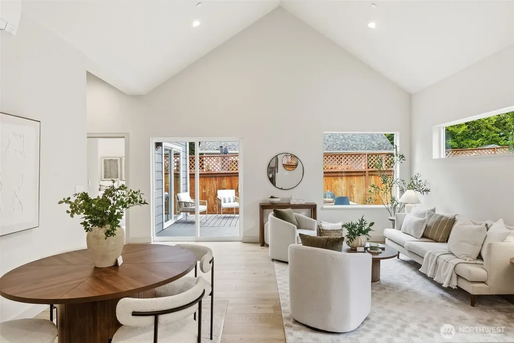11737 40th Avenue NE Seattle WA 98125