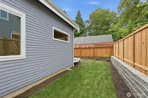 11737 40th Avenue NE Seattle WA 98125