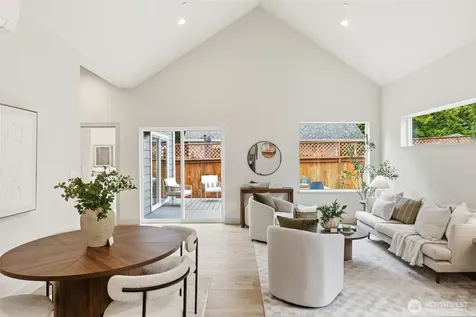 11737 40th Avenue NE Seattle WA 98125
