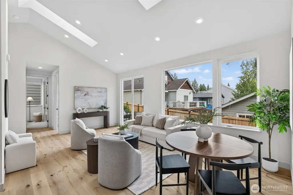 11737 40th Avenue NE Seattle WA 98125