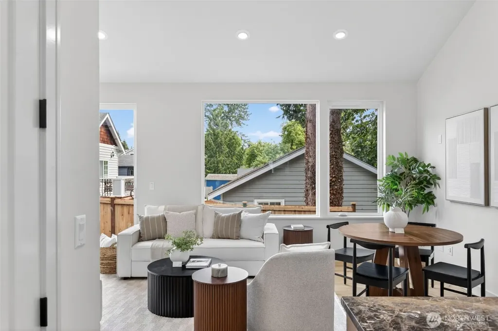 11737 40th Avenue NE Seattle WA 98125