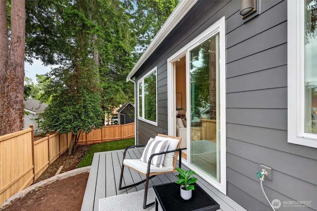 11737 40th Avenue NE Seattle WA 98125