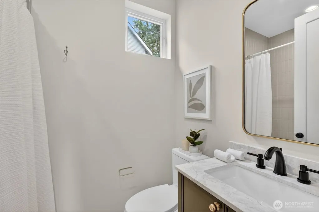 11737 40th Avenue NE Seattle WA 98125