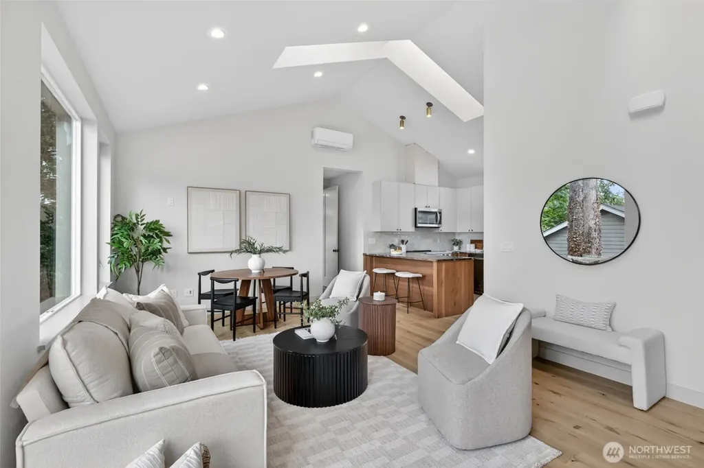 11737 40th Avenue NE Seattle WA 98125