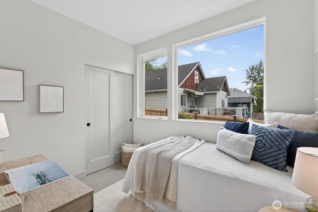 11737 40th Avenue NE Seattle WA 98125