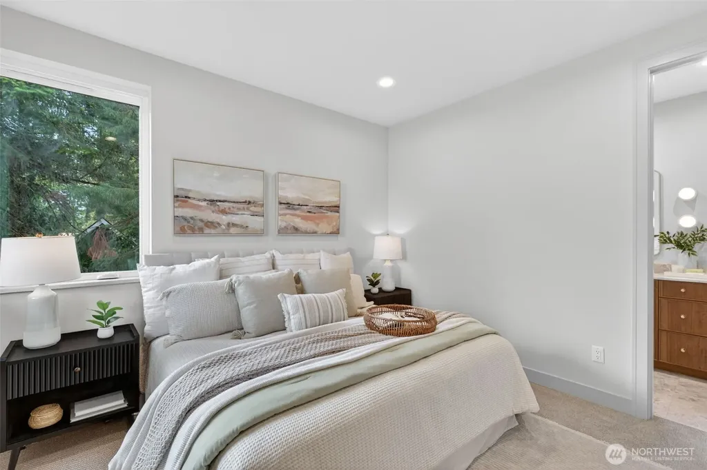 11737 40th Avenue NE Seattle WA 98125