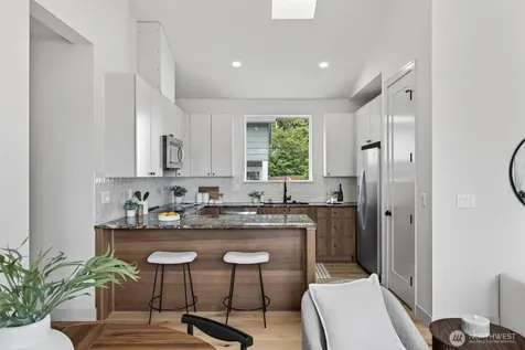 11737 40th Avenue NE Seattle WA 98125