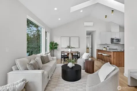 11737 40th Avenue NE Seattle WA 98125