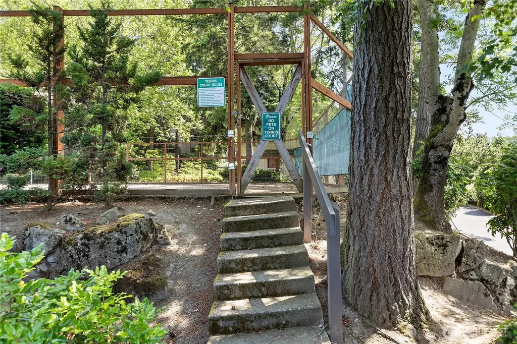 10819 NE 37th Place Bellevue WA 98004