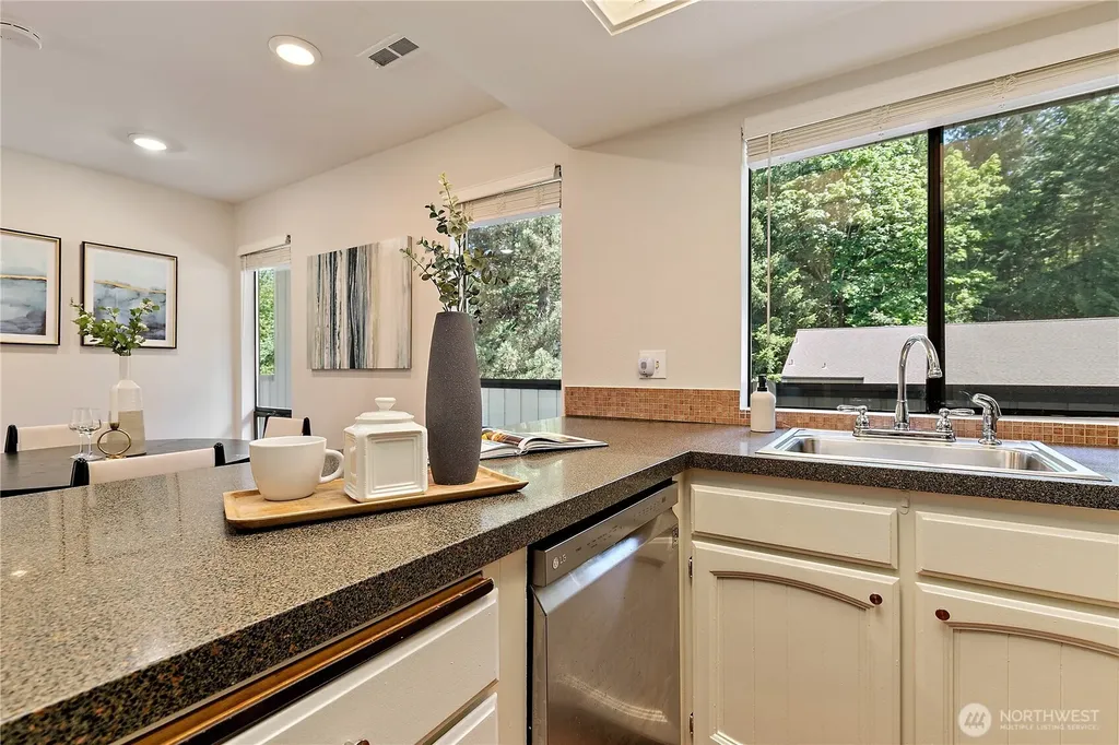 10819 NE 37th Place Bellevue WA 98004