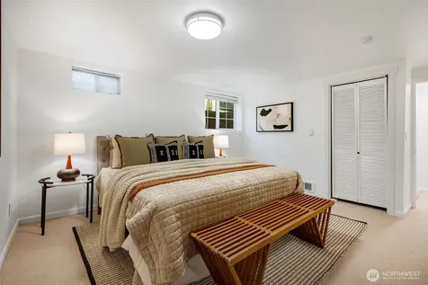 7021 20th Avenue NE Seattle WA 98115