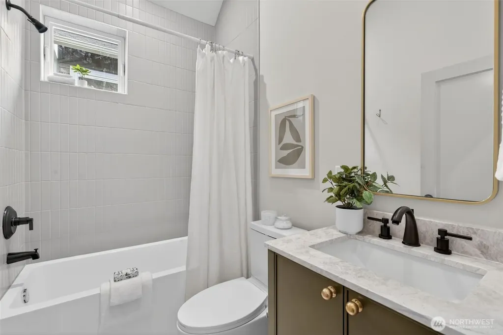 11739 40th Avenue NE Seattle WA 98125