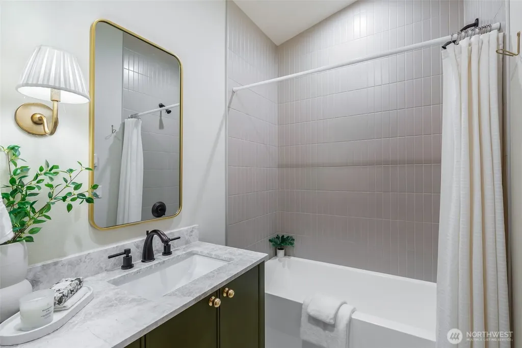 11739 40th Avenue NE Seattle WA 98125