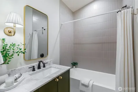 11739 40th Avenue NE Seattle WA 98125