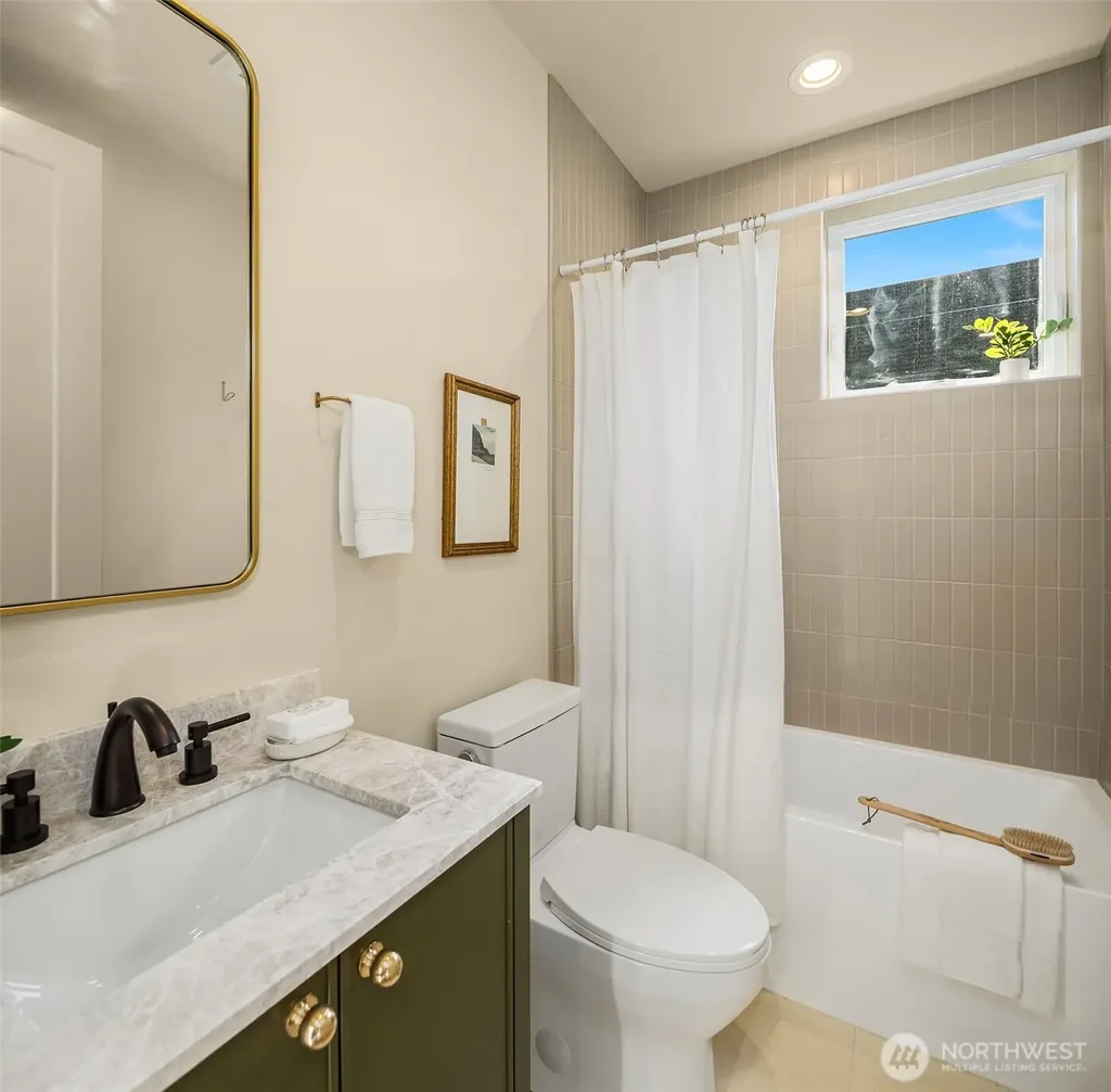 11739 40th Avenue NE Seattle WA 98125