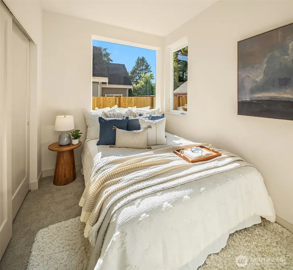11739 40th Avenue NE Seattle WA 98125