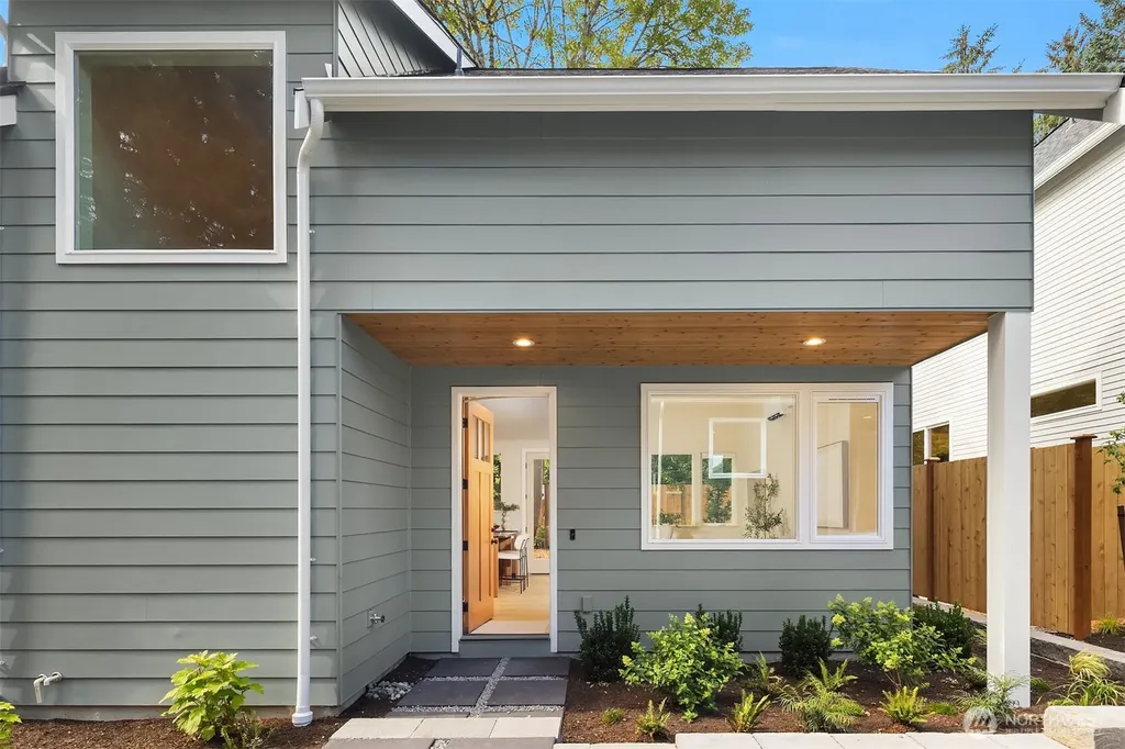 11739 40th Avenue NE Seattle WA 98125