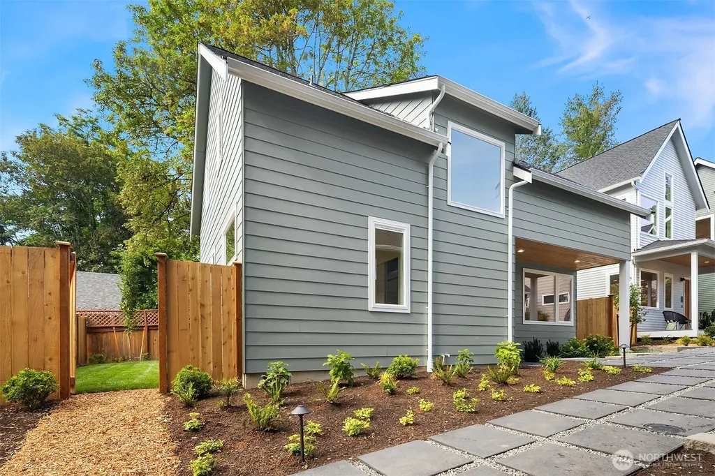 11739 40th Avenue NE Seattle WA 98125