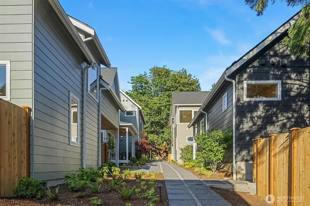 11739 40th Avenue NE Seattle WA 98125