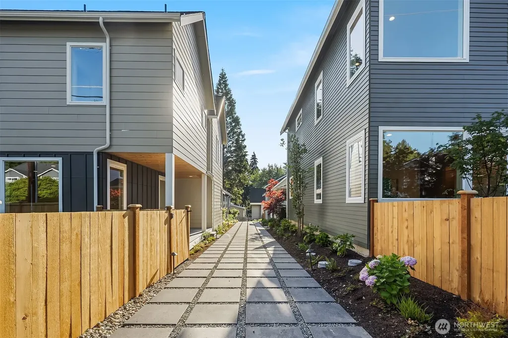 11739 40th Avenue NE Seattle WA 98125