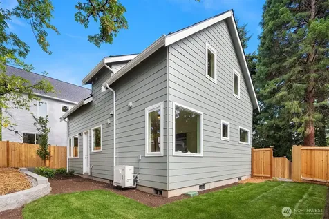 11739 40th Avenue NE Seattle WA 98125