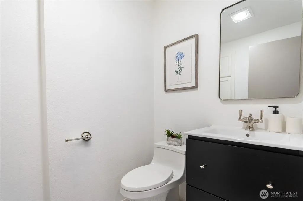 1028 Lakeview Boulevard E Seattle WA 98102