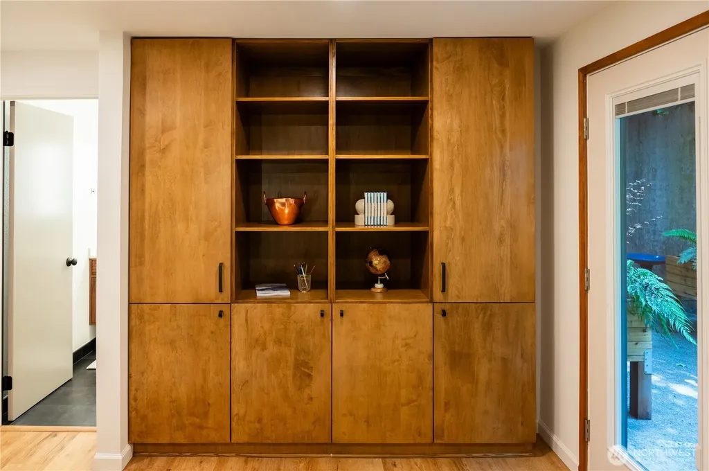 1028 Lakeview Boulevard E Seattle WA 98102
