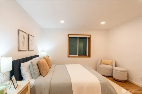 1028 Lakeview Boulevard E Seattle WA 98102