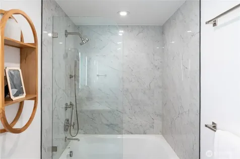 1028 Lakeview Boulevard E Seattle WA 98102