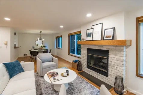 1028 Lakeview Boulevard E Seattle WA 98102
