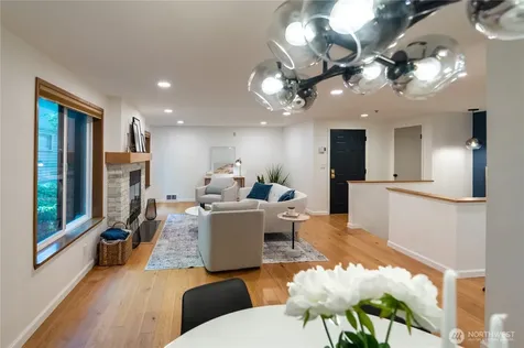 1028 Lakeview Boulevard E Seattle WA 98102