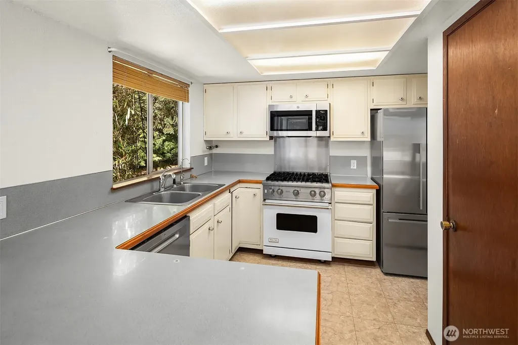 10218 SW Tillicum Lane Vashon WA 98070