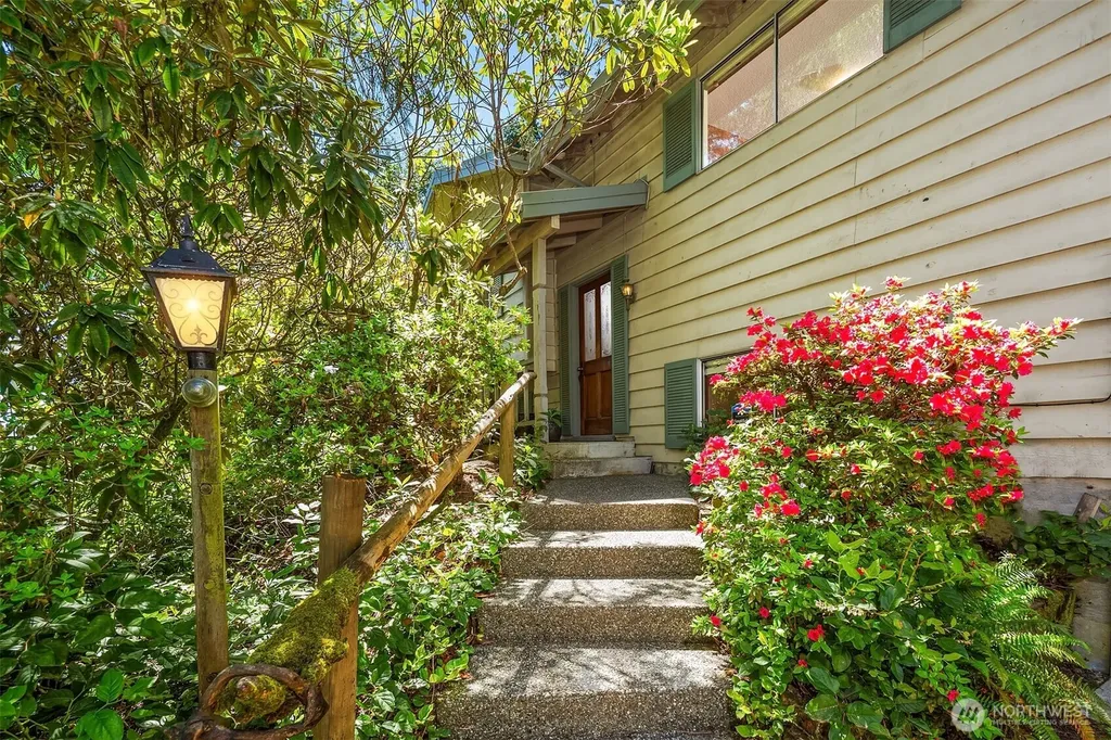 10218 SW Tillicum Lane Vashon WA 98070