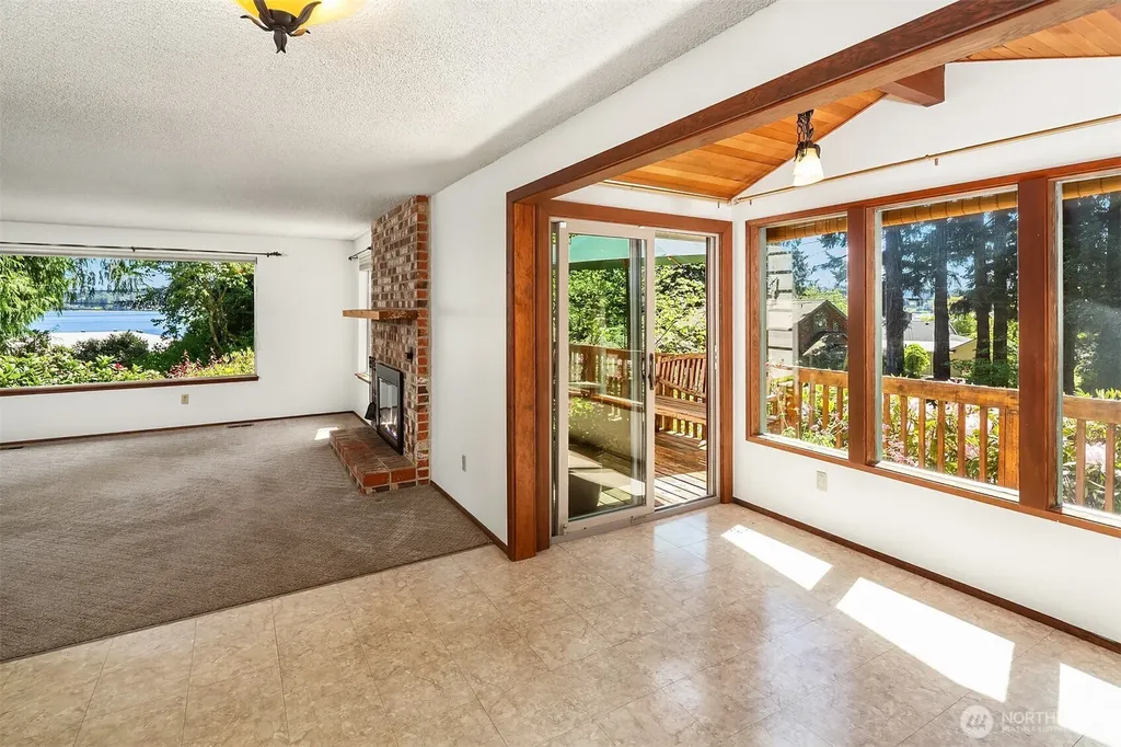 10218 SW Tillicum Lane Vashon WA 98070