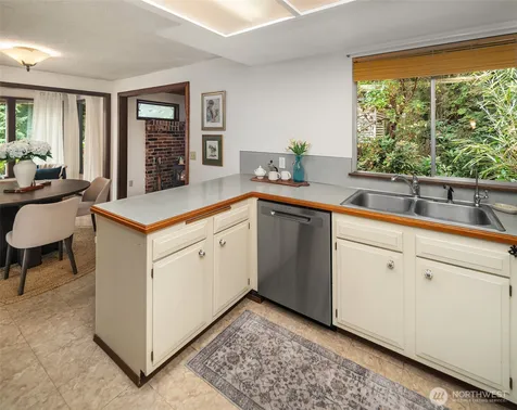 10218 SW Tillicum Lane Vashon WA 98070